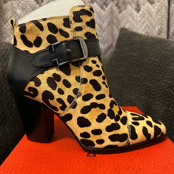 Shoes - Donald Pliner Bootie